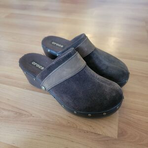 Crocs Cobbler Studded Suede Wedge Clogs Women's Size 8